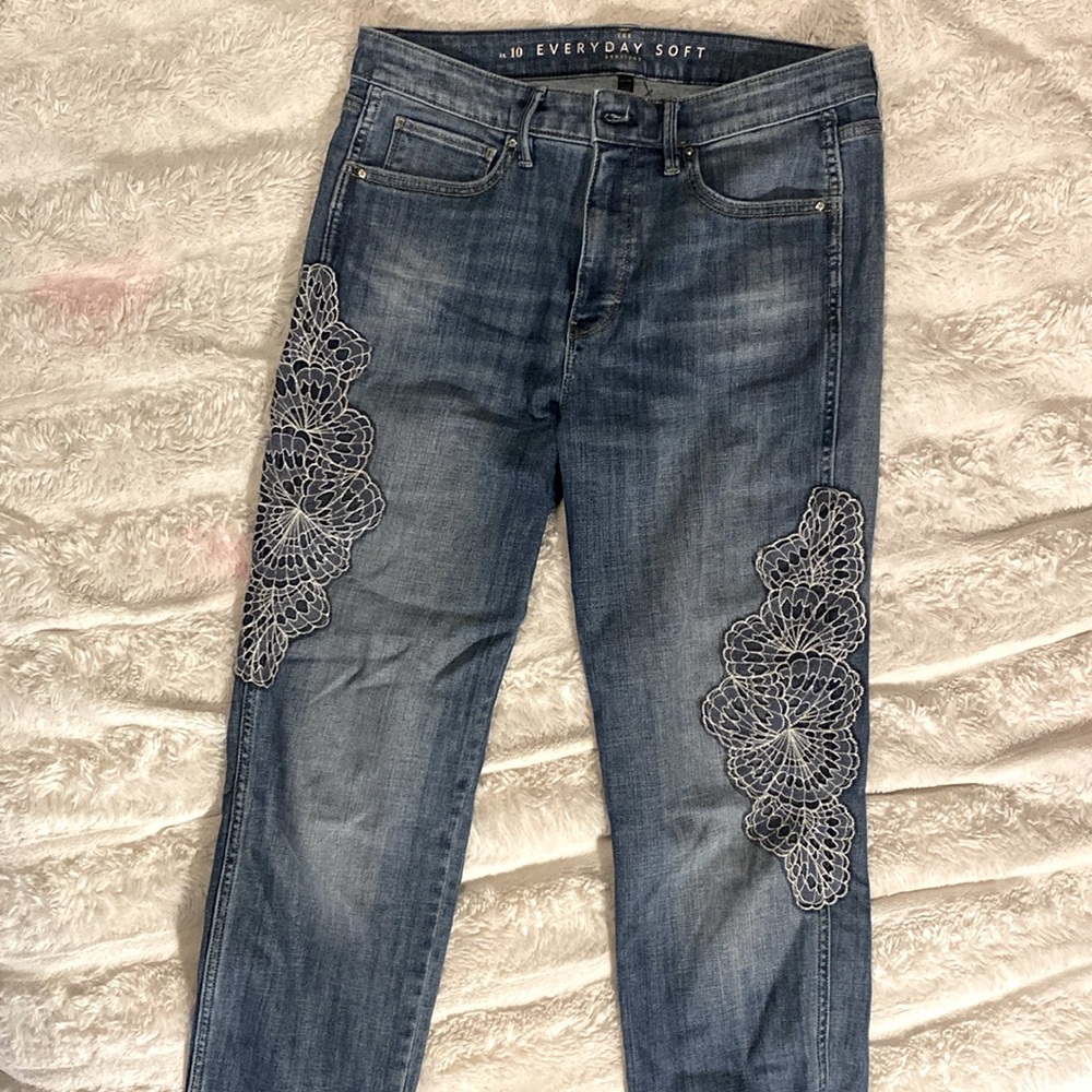 Designed blue jeans